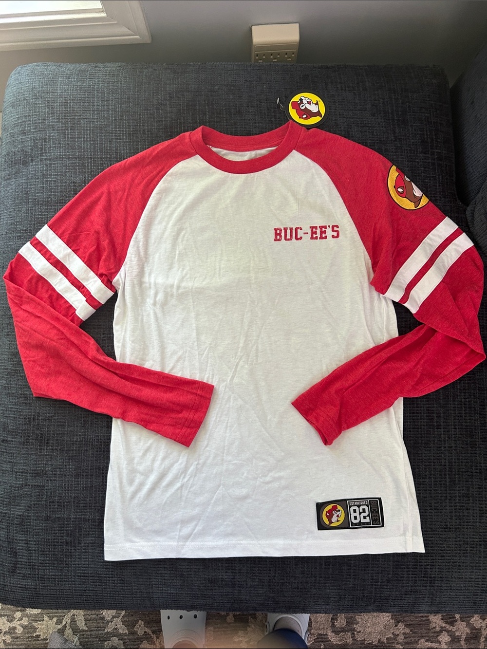 Buc-ee's Men's White & Red Long Sleeve Raglan Tee
